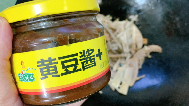 牛肉炒笋片,加一勺黄豆酱