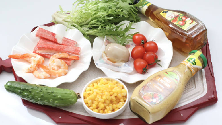 #闹元宵#蟹柳虾仁什锦沙拉蔬菜,首先备齐所有的食材,嘻嘻,水萝卜忘记拍照了。