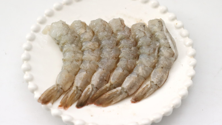 #闹元宵#芝士虾仁酥,混合搅拌均匀后,腌制半小时。