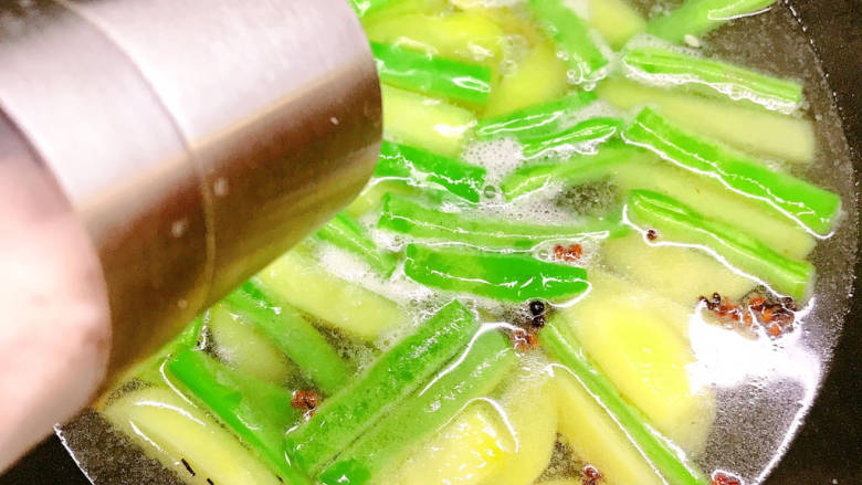 四季豆烧土豆,放盐