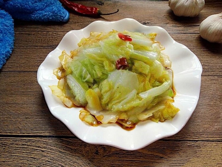 素炒白菜,简单又很好吃的菜,总之冬季家中最不缺白菜啦。