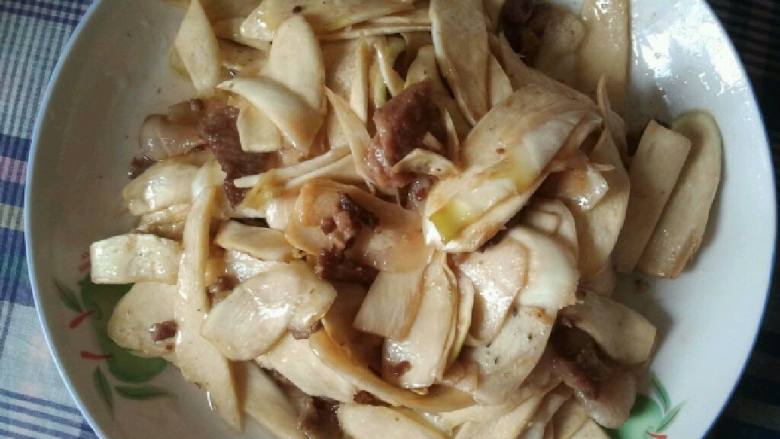 五花肉茭白