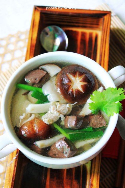 鲜菇猪红汤