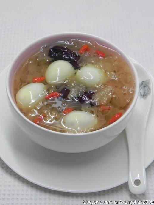 红枣银耳鹌鹑蛋糖水 