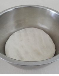 山西运城北相羊肉胡卜,扎到面团吸收水分,变得光滑透亮起筋,盖一块湿布,放在一边饧制20分钟;