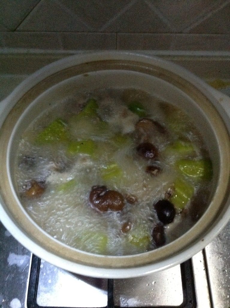 酿苦瓜肉丸香菇煲
