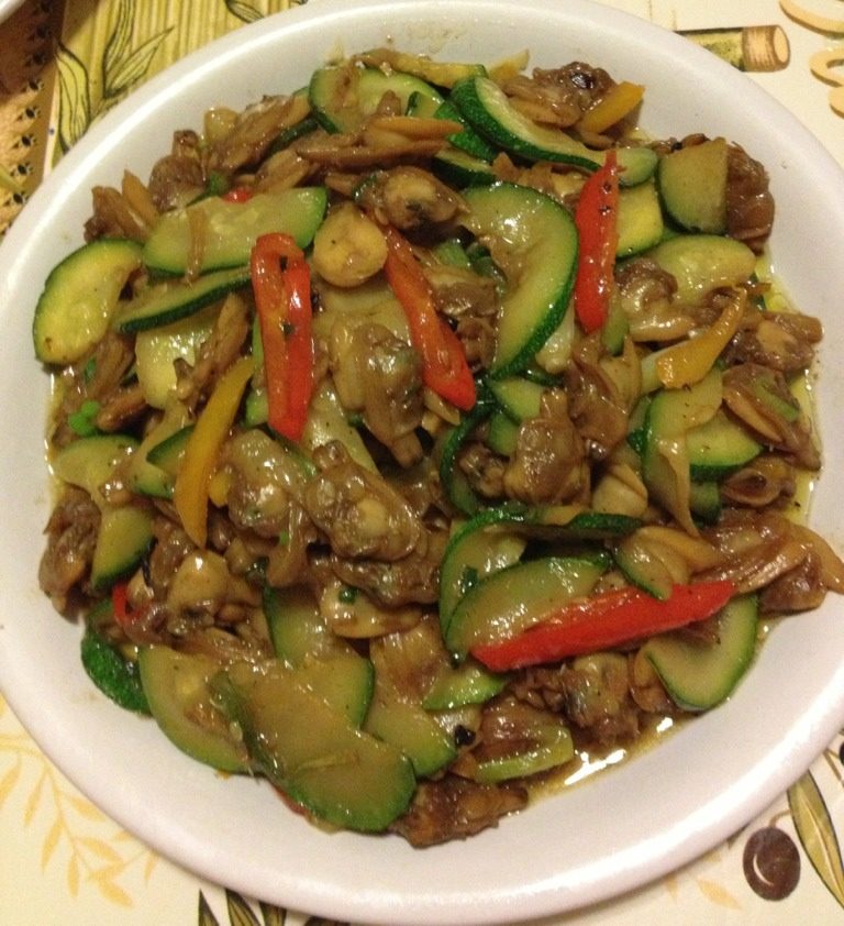 西葫芦炒花蛤肉