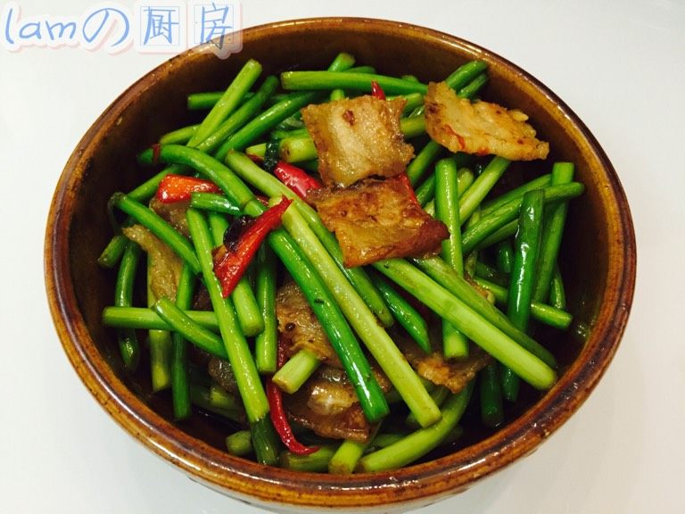五花肉炒蒜苔