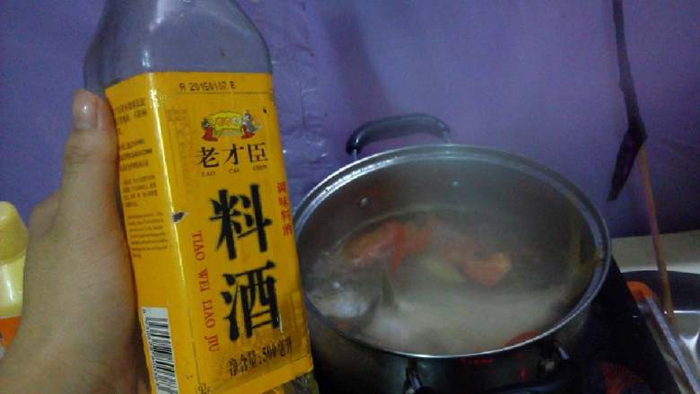 水煮昌鱼,放点料酒去猩，再放点盐，鸡精。