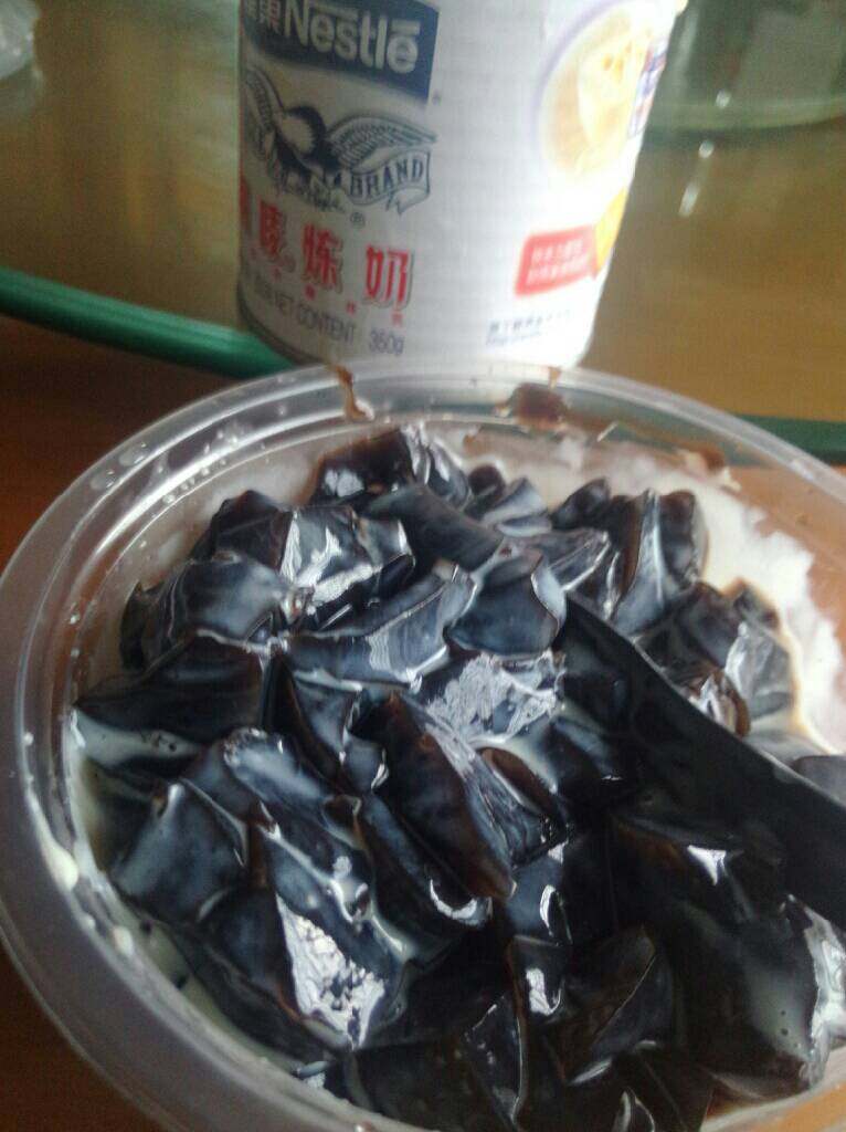 炼乳龟苓膏