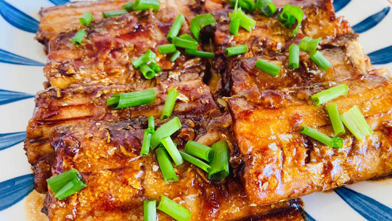 糖醋带鱼,酸甜可口,肉质细腻鲜美!