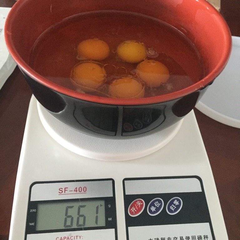 奶油泡芙,用搅拌器高速搅拌步骤一材料,搅拌均匀后静置半小时