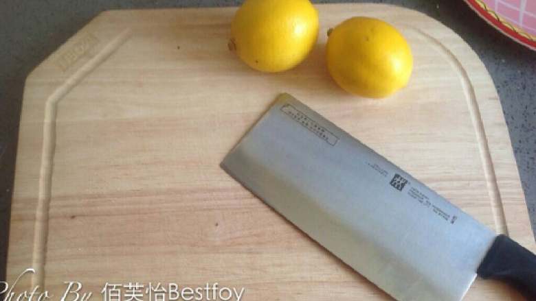 冰糖柠檬,柠檬洗净,晾干,柠檬表皮一定要干,不要有水!