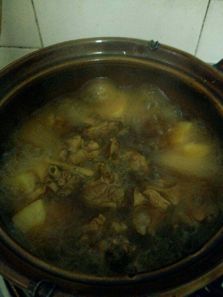 土豆焖鸭,在转小火焖