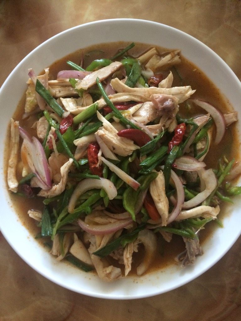 新疆美食【椒麻鸡】,如图拌匀装盘即可