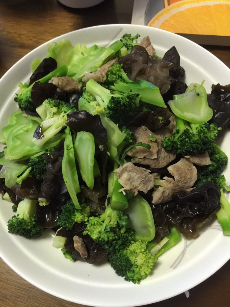西兰花木耳炒肉