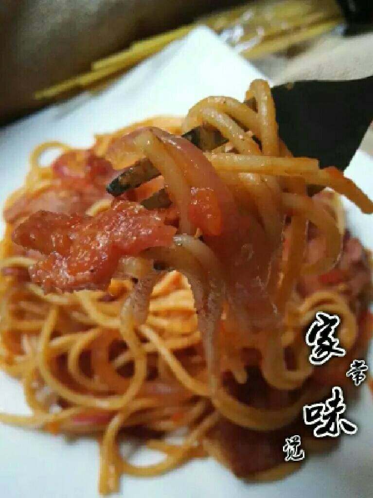 番茄培根意大利面,装盘即可。