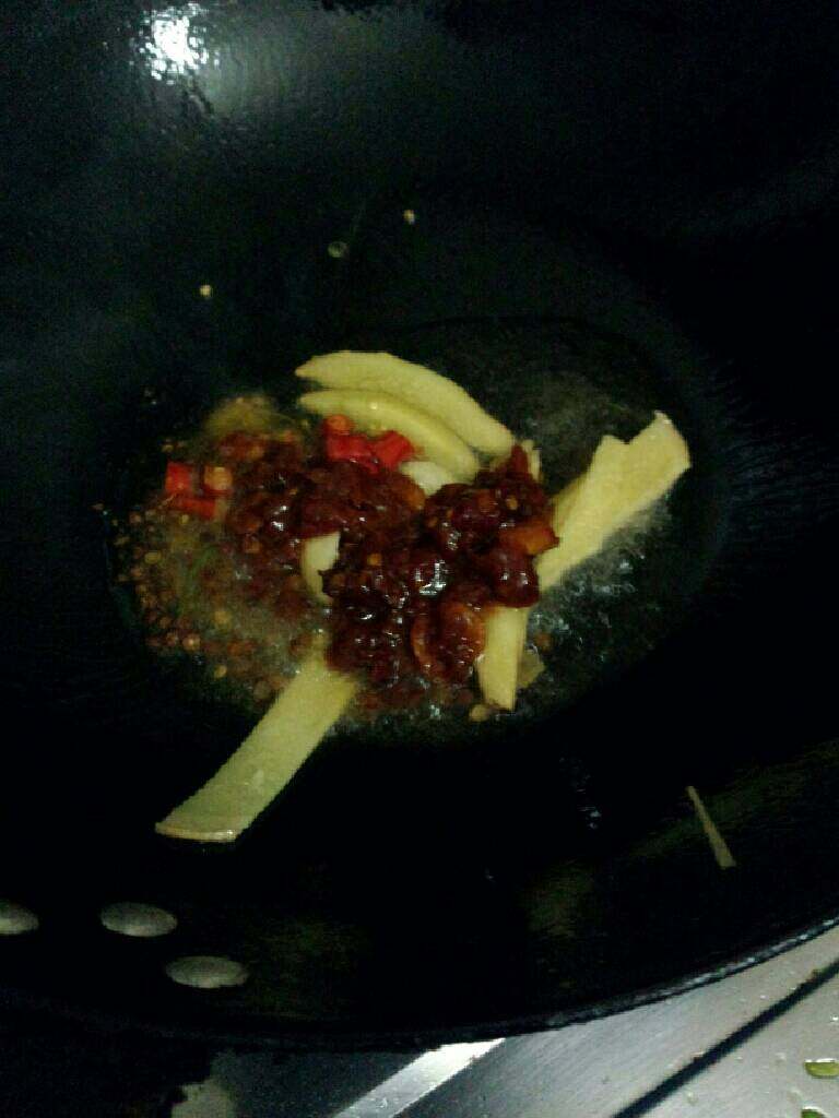 水煮肉片《家庭版》,加入<a style='color:red;display:inline-block;' href='/shicai/ 11801'>郫县豆瓣</a>