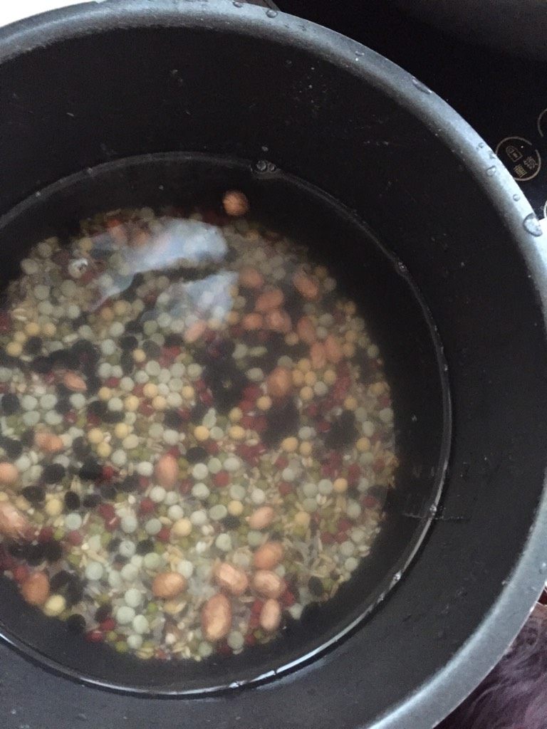 八宝粥,如图放入适量清水