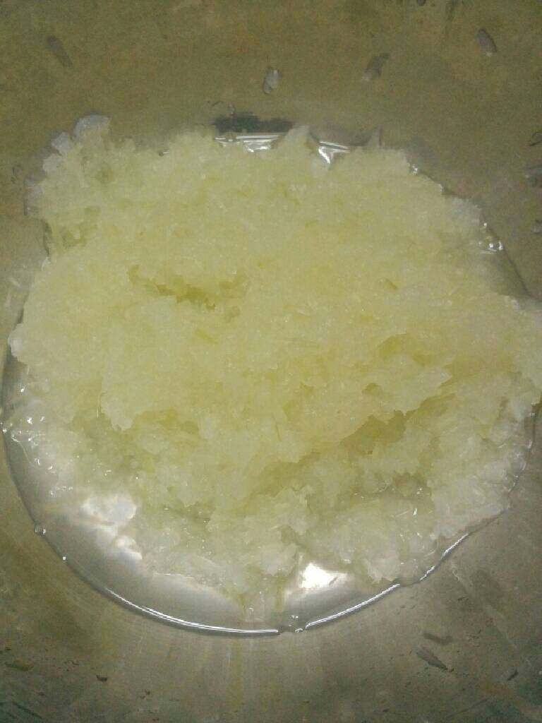 月饼哈密瓜馅,在捞起来待凉，挤掉冬瓜汁