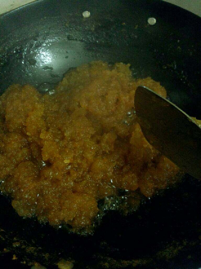 月饼哈密瓜馅,熬至没水份即可关火
