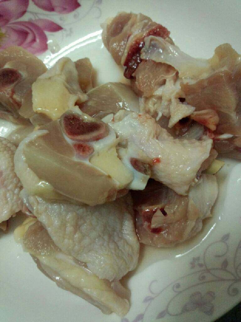 焖鸡腿,<a style='color:red;display:inline-block;' href='/shicai/ 92'>鸡腿</a>洗干净切块