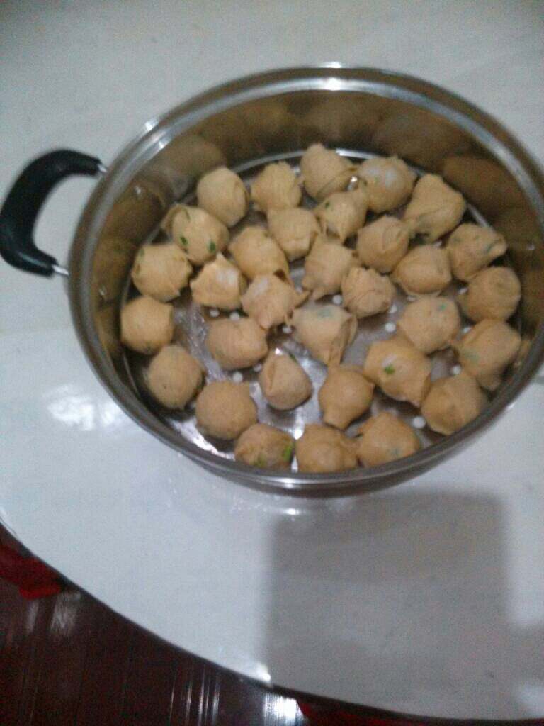 蛋皮燕,把做好的蛋皮燕，放蒸笼蒸10分钟。