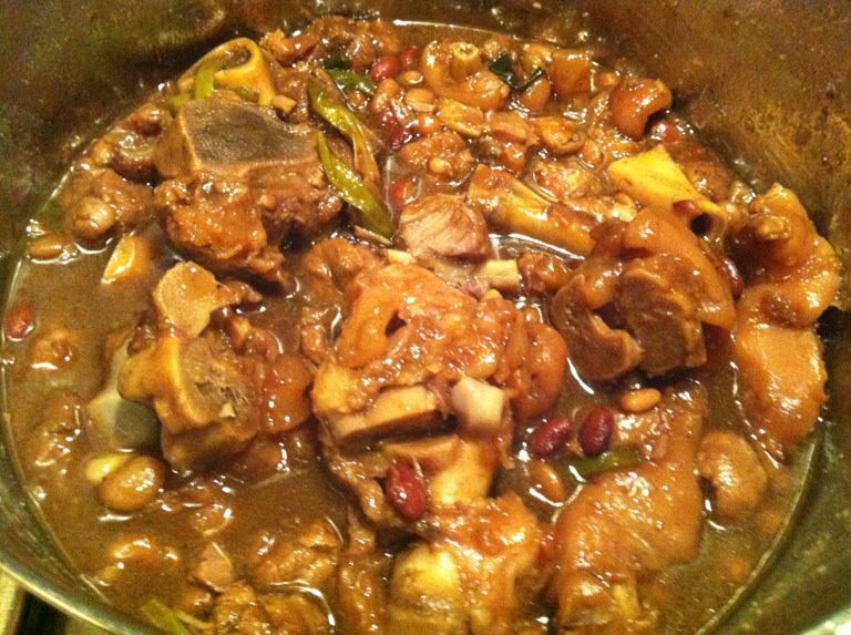 猪蹄炖黄豆（红烧）