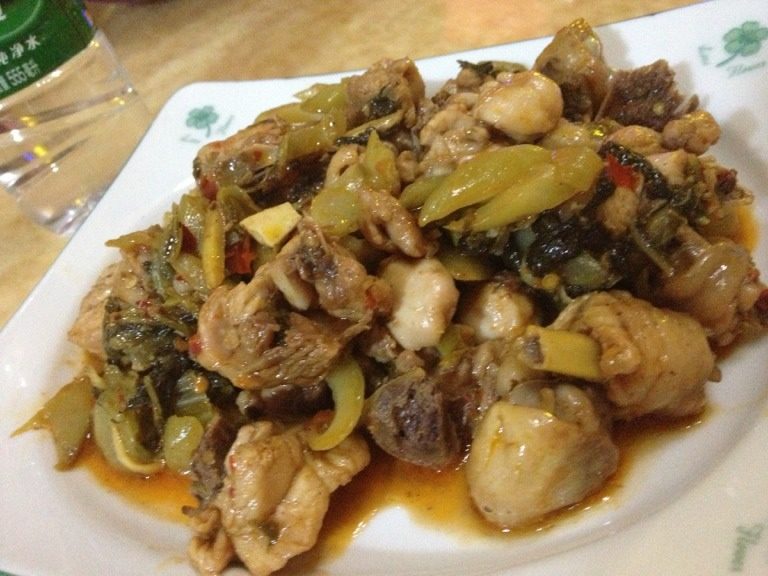 酸菜炒鸡腿