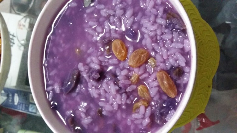 葡萄干紫薯粥