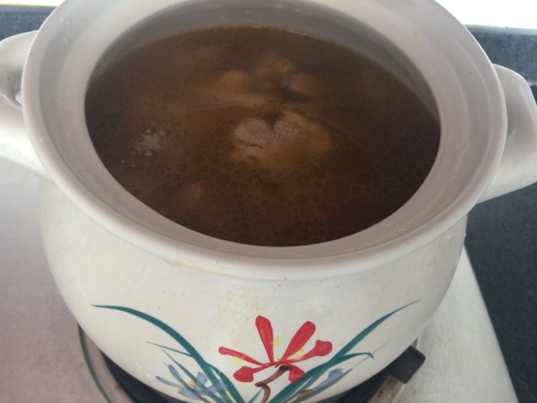 酸菜萝卜鸭,如图加水煮至鸭肉软烂即可