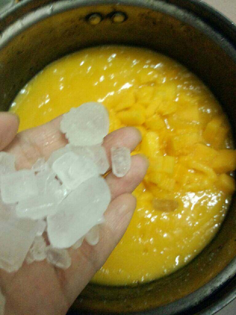 芒果酱,加入冰糖