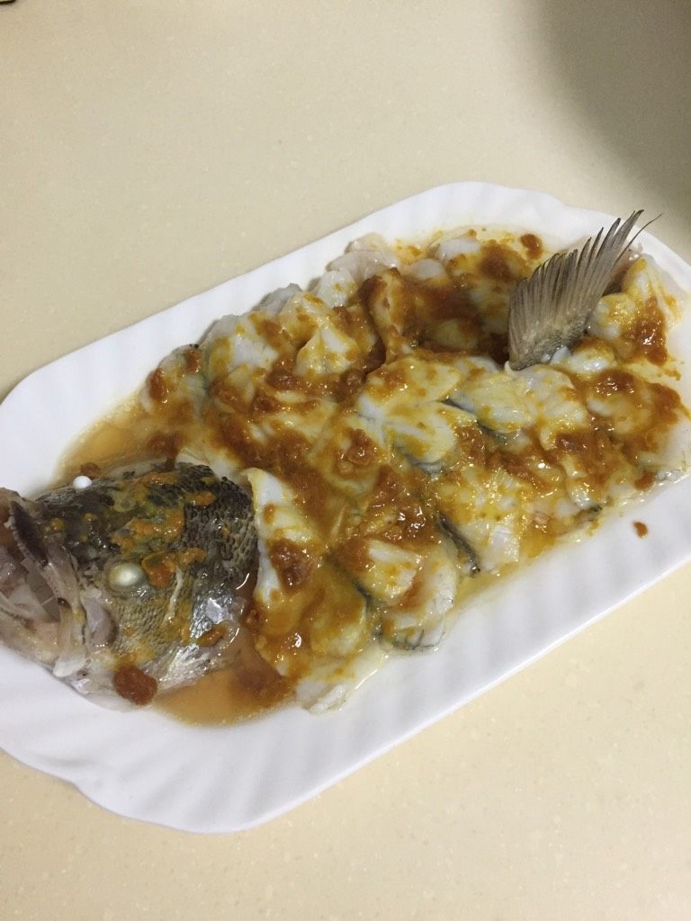 黄贡辣椒酱蒸鲈鱼片
