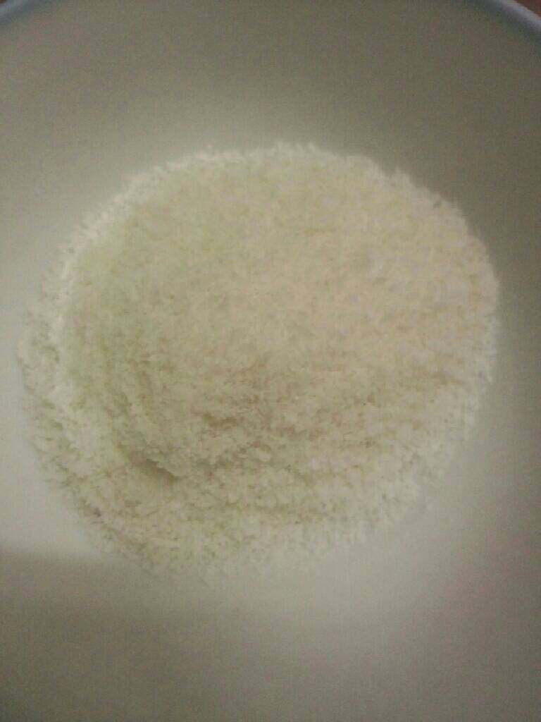 芒果酱糯米滋,备好椰蓉和芒果酱