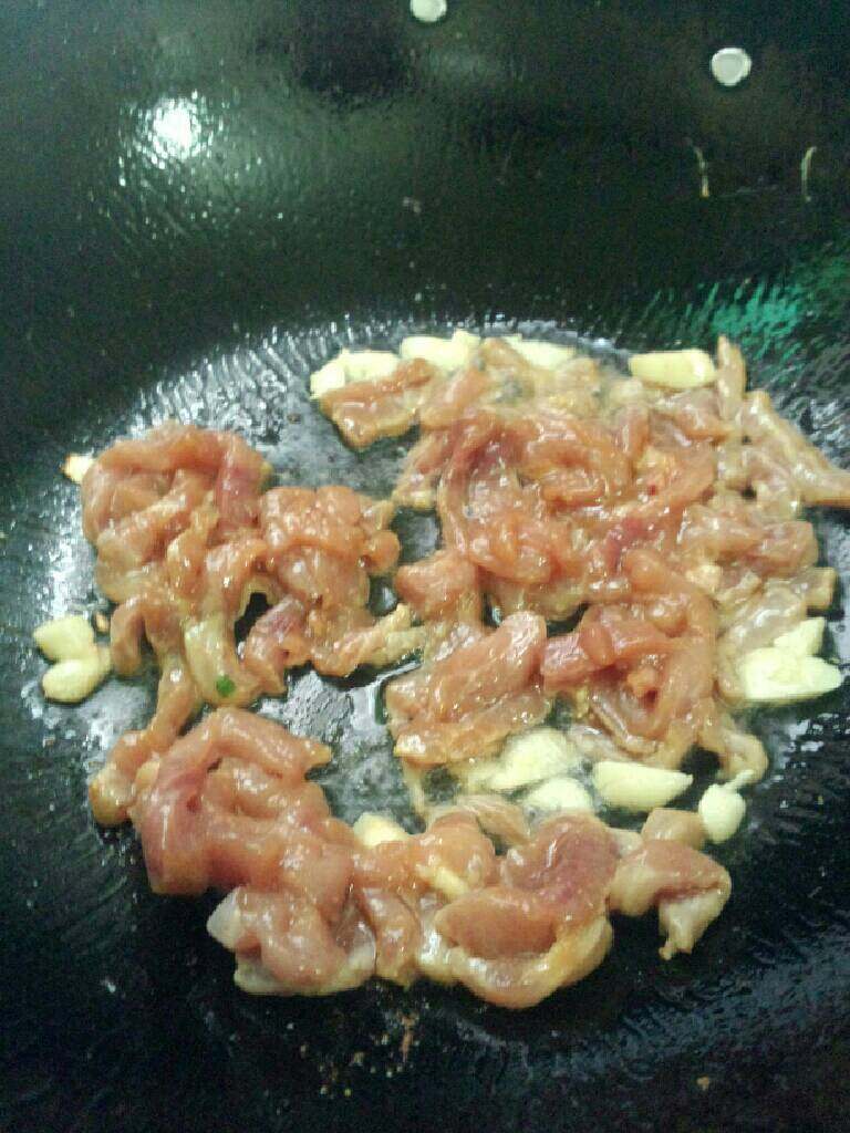 苦瓜炒肉丝,在放瘦肉略炒