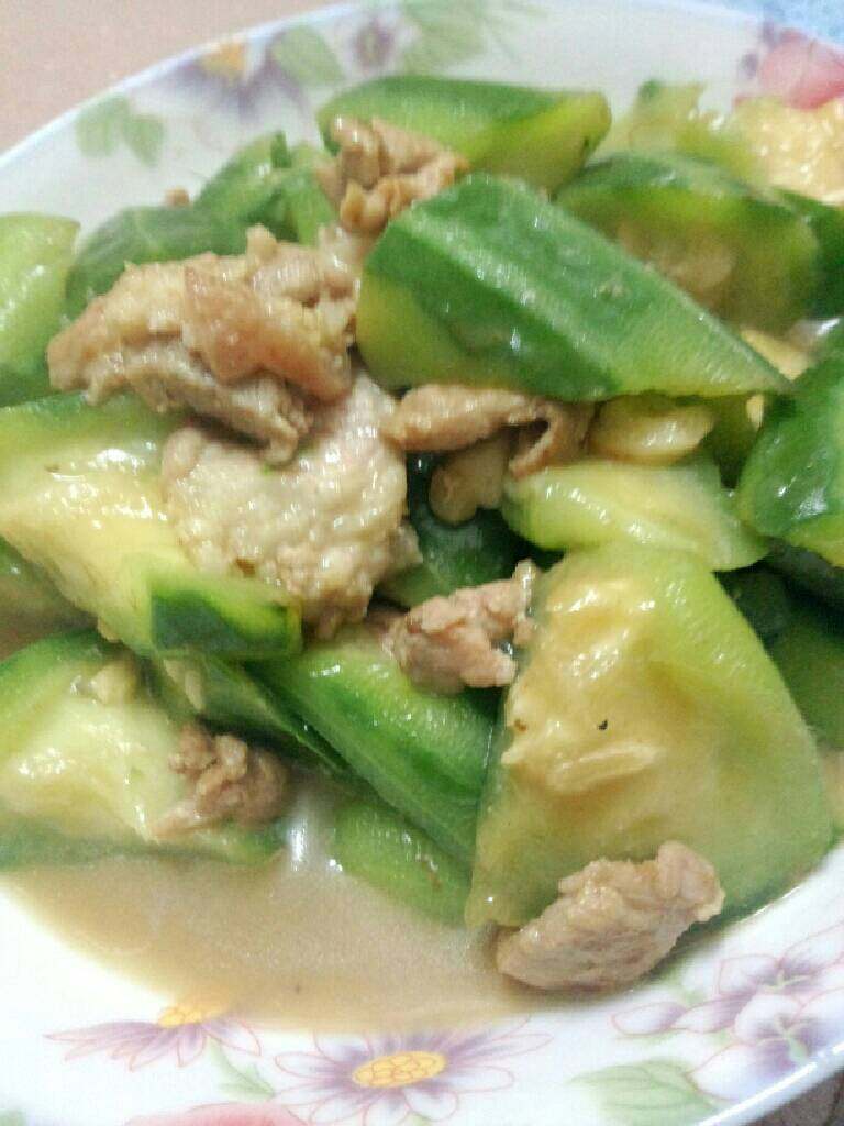 丝瓜炒肉片