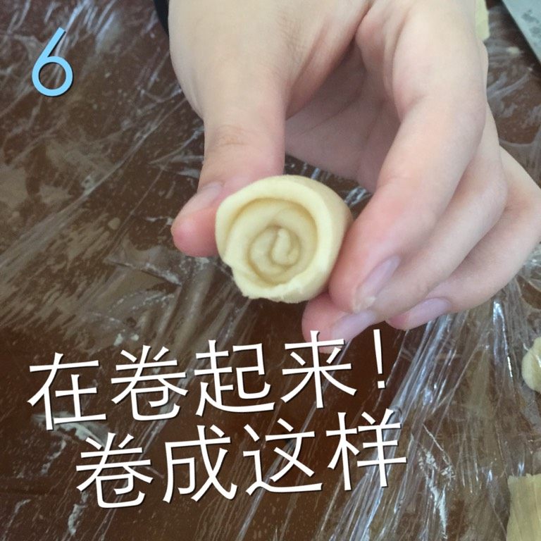 火腿伍仁月饼,继续卷起来!