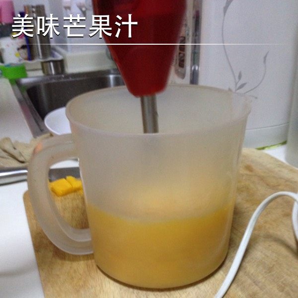 美味芒果汁,用机器榨汁