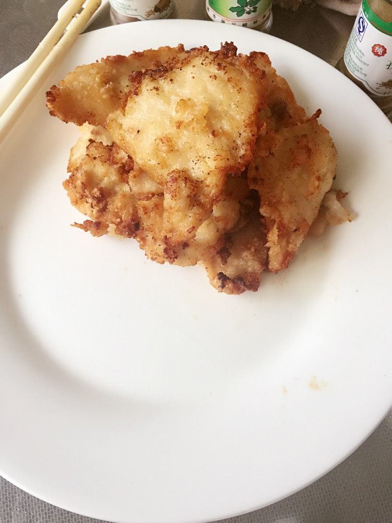 柠香软炸鸡,二次炸,这是最关键的,晾干的鸡肉再次炸,大火一分钟左右,盛出来