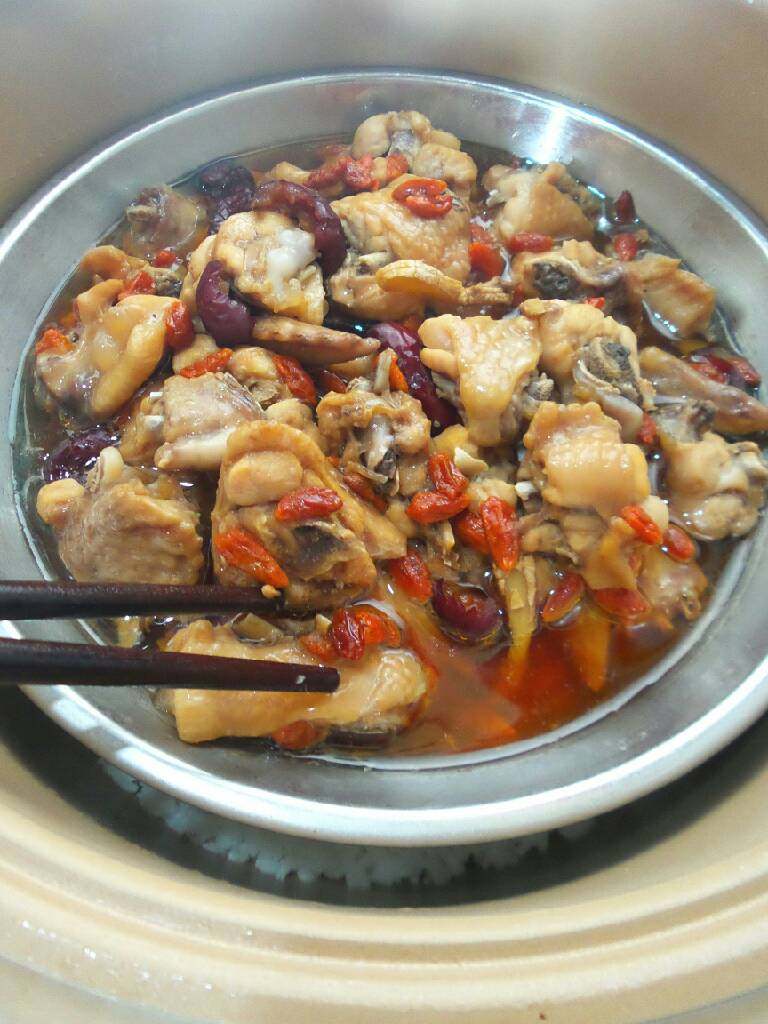红枣枸杞子蒸鸡翅