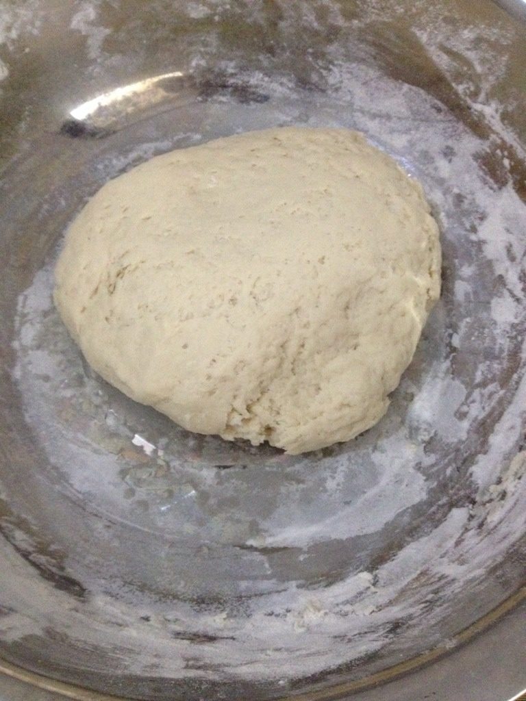 干豆腐猪肉大包,<a style='color:red;display:inline-block;' href='/shicai/ 551'>自发粉</a>加入开水和成面团（<a style='color:red;display:inline-block;' href='/shicai/ 551'>自发粉</a>不用加酵母了，一般超市都有卖<a style='color:red;display:inline-block;' href='/shicai/ 551'>自发粉</a>的）