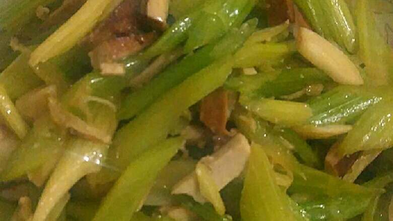 西芹炒香干