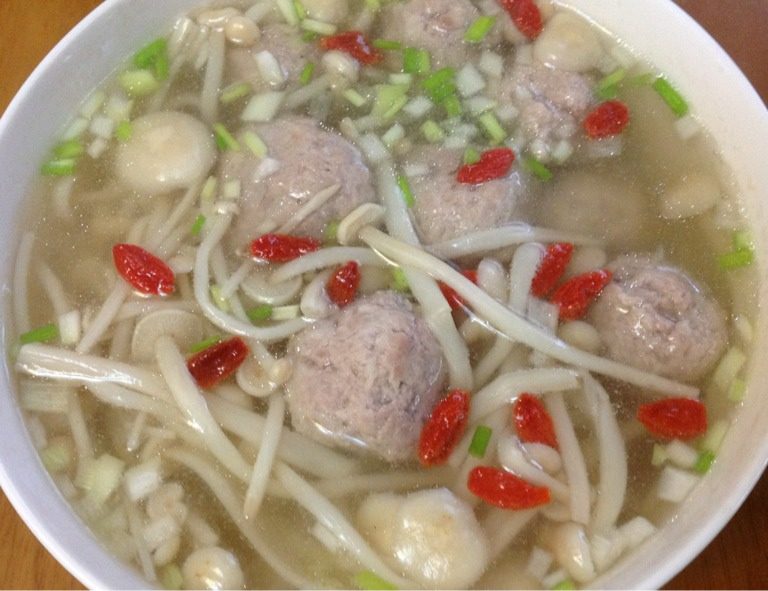 金针菇肉丸汤