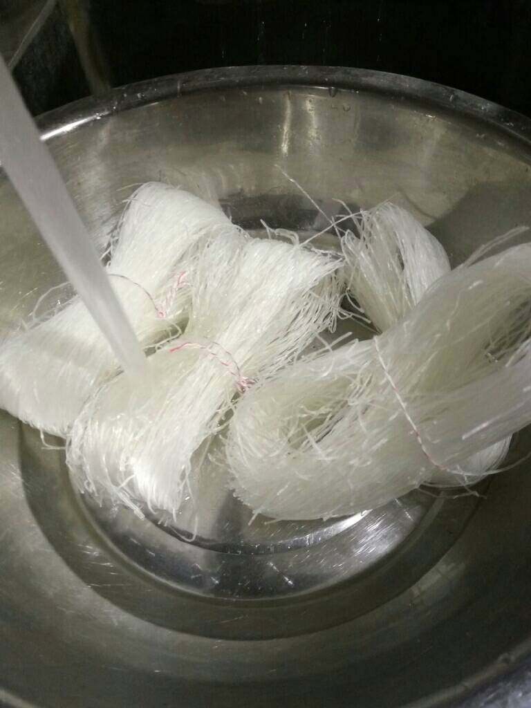 蒜蓉大虾,龙口粉丝温水泡好切段