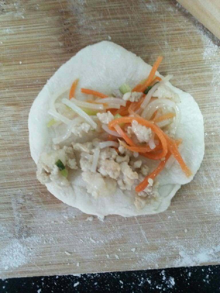 粉丝煎饼,放入肉馅