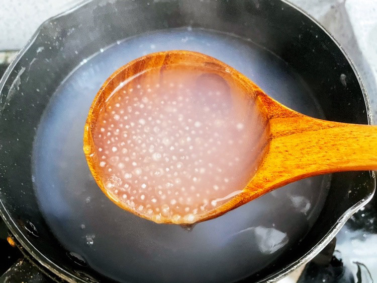 芒果芋圆西米露,煮至剩个白芯时关火