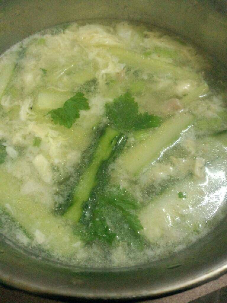 鸡蛋肉片滚黄瓜汤