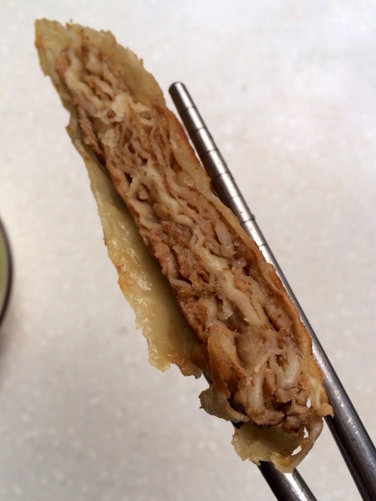 千层馅饼,吃起来的时候,它是千层的,并且每一层都有肉,满满的幸福感!