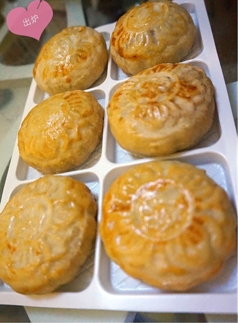 红豆月饼,如图,出炉