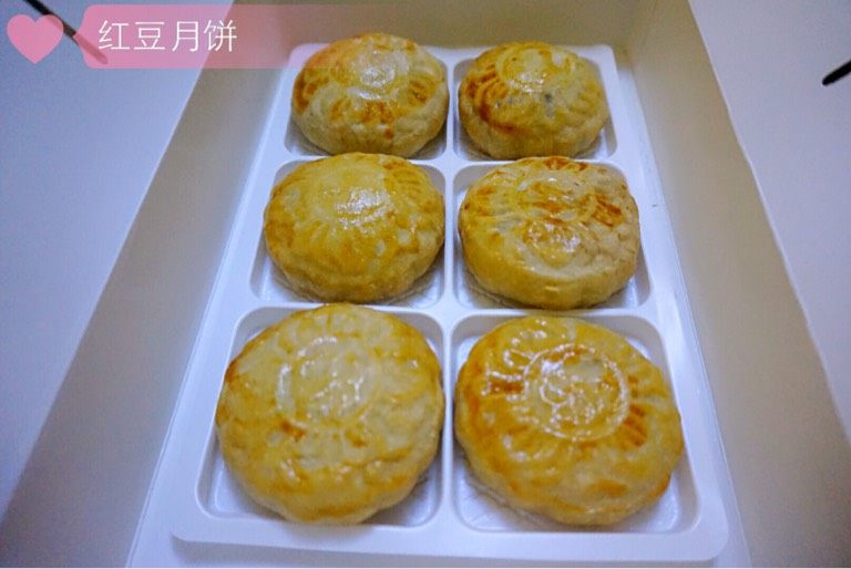 红豆月饼,如图,摆放,包装,自己家做的不加色素,食品添加剂,最健康了